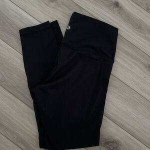 lululemon athletica Black Wunder Train Leggings 25” - Size 8